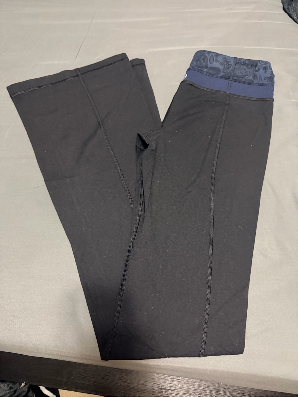 lululemon  Black Leggings with Navy Patterned Waistband -26W 35L 9R